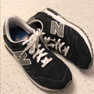 New Balance 565 running shoes, sz 9.5.